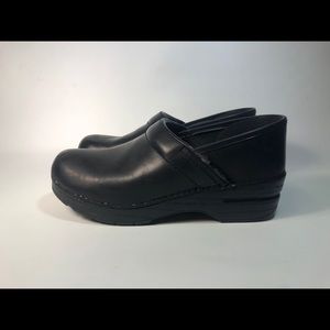 Black leather classic Dansko Clogs size 36